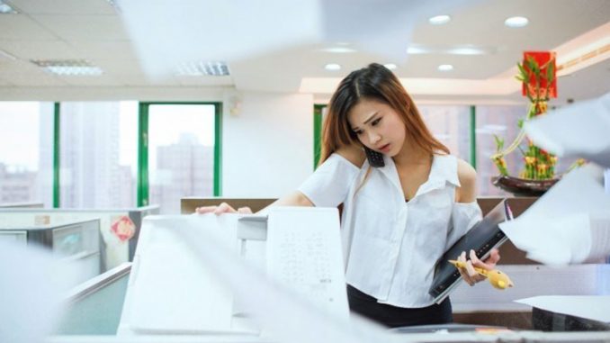 centre-assistance-madda Outre les travaux de routine, chaque contribuable a le devoir de remplir leur fiche d’impȏt. Pour certains cette tâche s’avère être assez compliqué. Dans l’intention de les aider, le gouvernement a mis en place un centre d’assistance.
