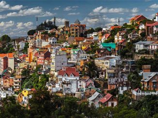 Des services d’externalisation sont proposés dans nombreux pays, y compris Madagascar. Ce dernier comporte des avantages idéaux pour le bon déroulement de votre entreprise et de la gestion des services clients grâce à nos centres.