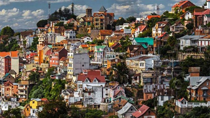 mada-rachel Des services d’externalisation sont proposés dans nombreux pays, y compris Madagascar. Ce dernier comporte des avantages idéaux pour le bon déroulement de votre entreprise et de la gestion des services clients grâce à nos centres.