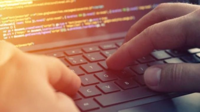 CRM-OPEN-SOURCE Le CRM Open Source est un outil qui peut être utile à l’entreprise, notamment parce qu’il favorise l’optimisation de la gestion de sa relation client.