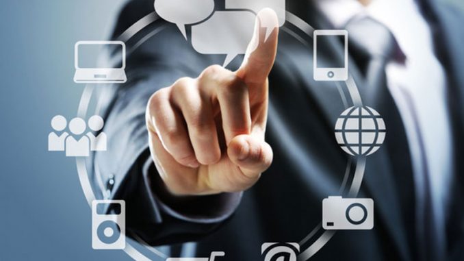 relation-client-digital Les réseaux sociaux sont utilisés par les entreprises pour étendre leur relation client. Voici pourquoi il est impératif de recourir aux services d’un community manager.