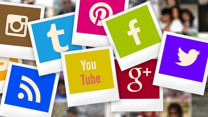 reseaux-sociaux Les réseaux sociaux touchent des clients cibles et améliore le service de l’entreprise. Or, déléguer cette tâche à un centre de contacts présente de nombreux avantages.