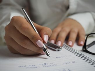 Respecter les règles grammaticales et de l'orthographe sont un must pour la communication entreprise-client.