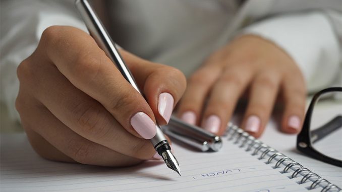 redac Respecter les règles grammaticales et de l'orthographe sont un must pour la communication entreprise-client.